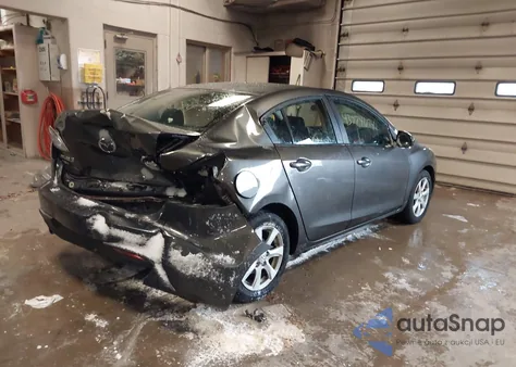 2010 Mazda Mazda3 I Touring из США, поврежденный, VIN JM1BL1SF2A1179421